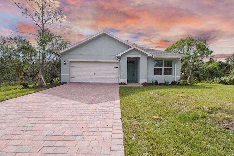 2029 Nagorsky Ave North Port, FL 34288
