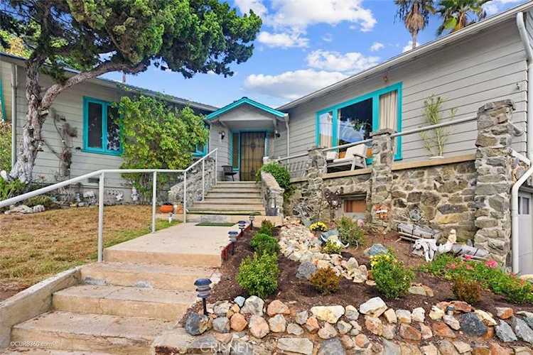121 S Beaumont Ln Vista, CA 92084
