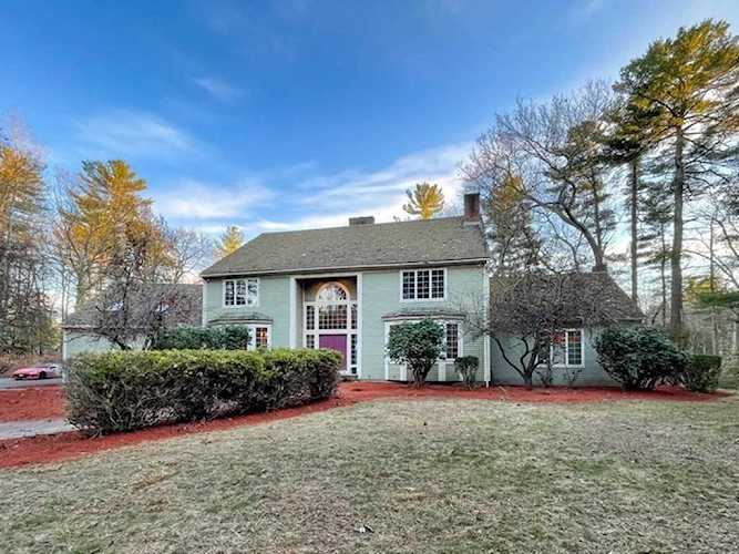 10 Stanton Cir Boxford, MA 01921