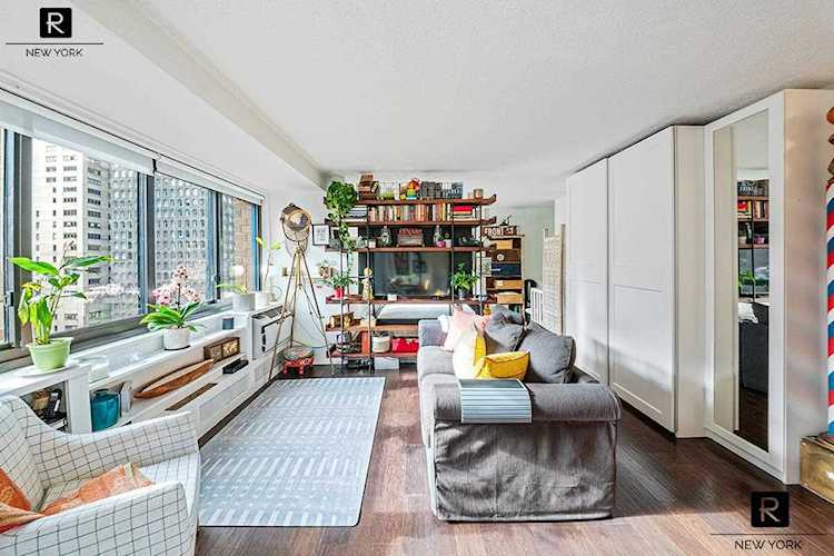 77 Fulton St #23-G New York, NY 10038