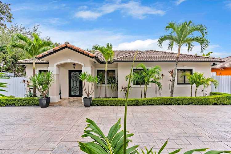 16389 NW 91st Ct Miami Lakes, FL 33018