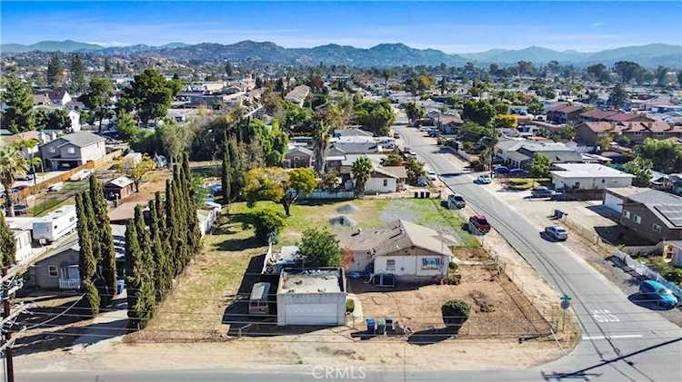 208 Cedar St El Cajon, CA 92021
