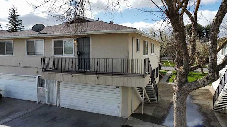 4908 N Holt Avenue #204 Fresno, CA 93705