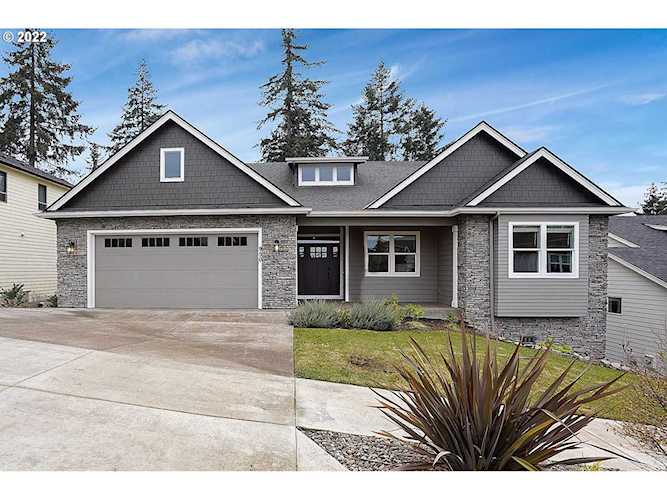 950 Skookum DR Silverton, OR 97381