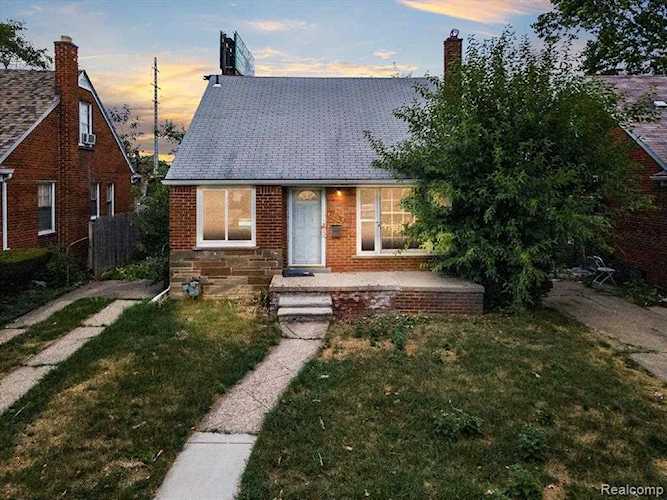 16851 Carlisle St Detroit, MI 48205