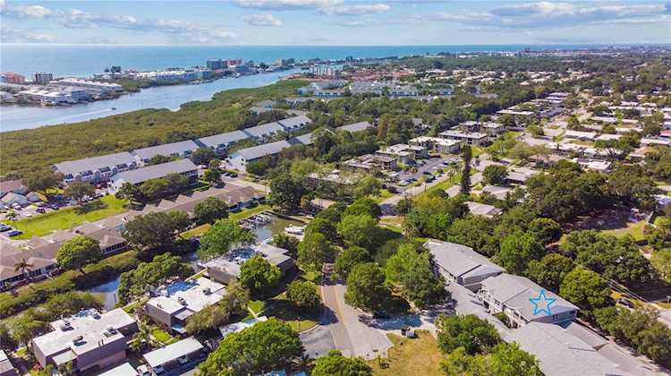 9485 Hamlin Blvd #8 Seminole, FL 33776