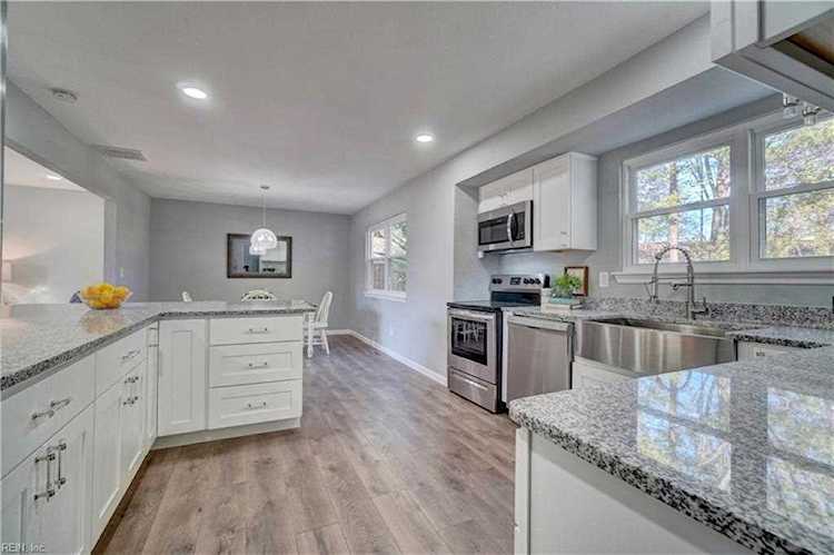 317 Bethune Dr Virginia Beach, VA 23452