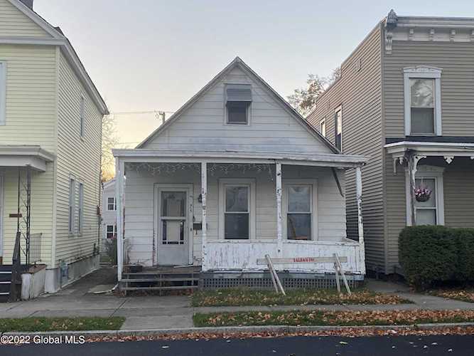 415 6th Ave Troy, NY 12182