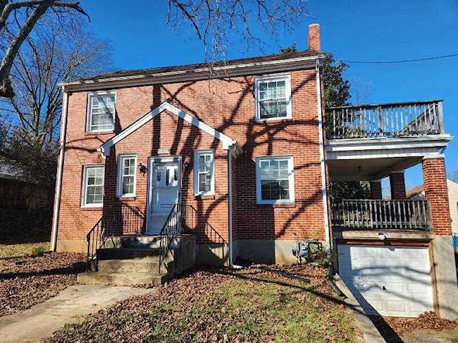 2818 NW Oakland Roanoke, VA 24012