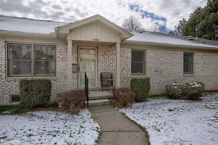 41965 King Edward Ct Clinton Township, MI 48038