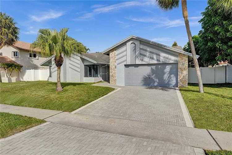 1451 SW 2nd St Boca Raton, FL 33486