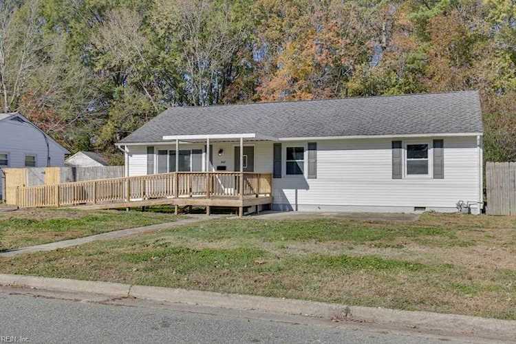 207 Woodhaven Rd Newport News, VA 23608 home for sale, MLS#10465357 - Crescas Real Estate Photo 1
