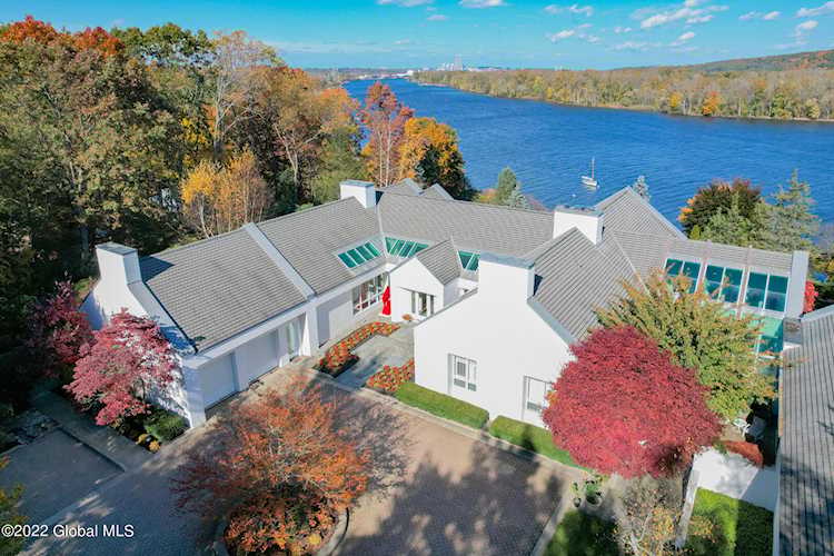 115 Van Wies Point Rd Glenmont, NY 12077