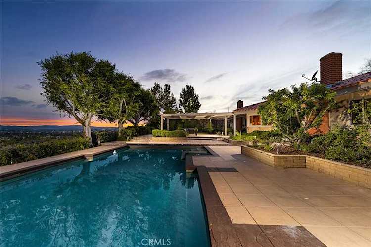 1819 Loma Roja North Tustin, CA 92705