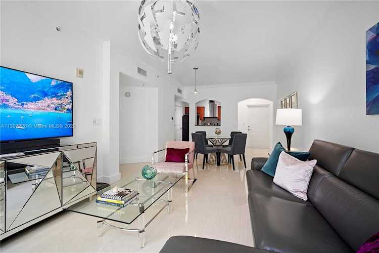 9172 Collins Ave #318 Surfside, FL 33154