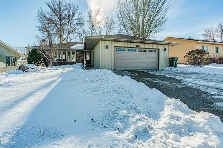 519 W Interstate Ave Bismarck, ND 58503 | MLS 4005233 Photo 1