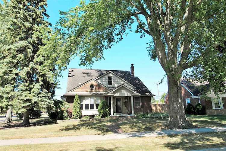 1424 Torrey Grosse Pointe Woods, MI 48236