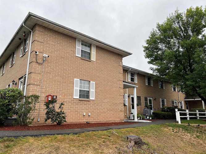 101 Elmwood Dr Hudson, NH 03051