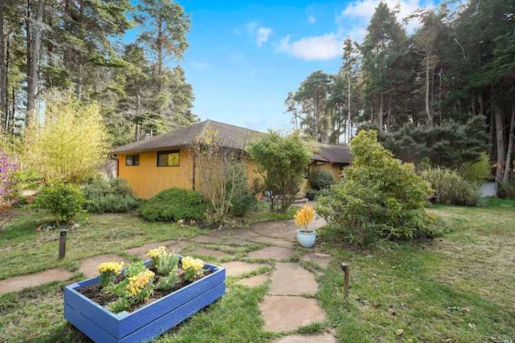19204 Benson Lane Fort Bragg, CA 95437