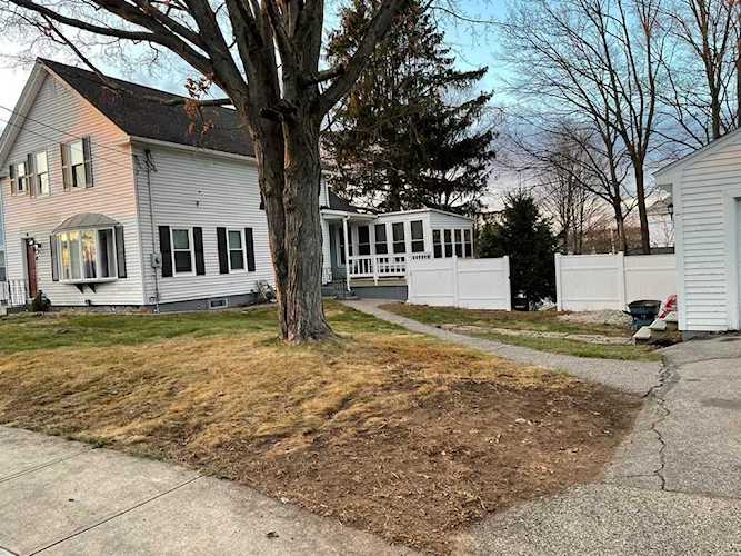 40 Elm St Webster, MA 01570