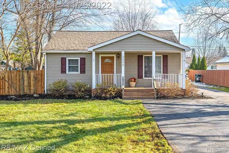 2695 Weaverton Rochester Hills, MI 48307