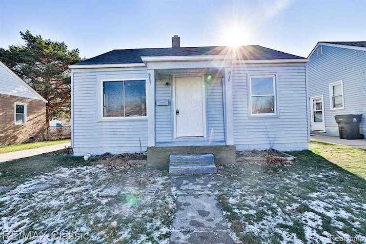 17580 Roseville Roseville, MI 48066