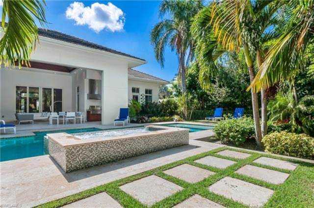 537 Mooring Line Dr Naples, FL 34102