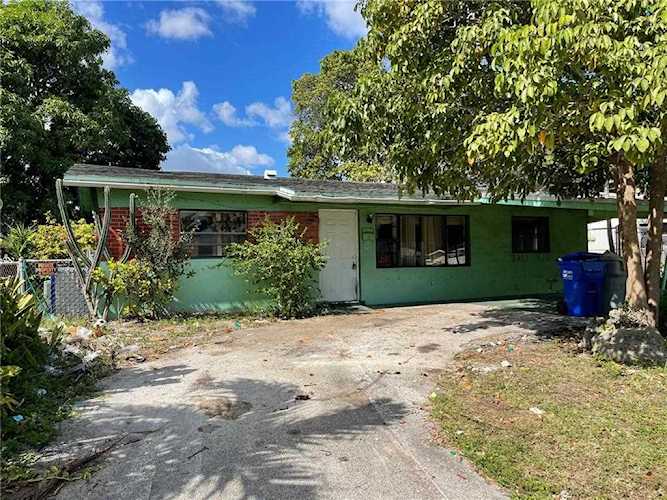 661 NW 23rd Ter Pompano Beach, FL 33069