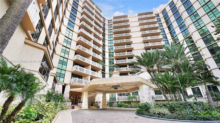 1121 Crandon Blvd #E803 Key Biscayne, FL 33149