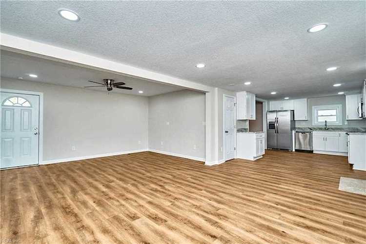 1228 Blue Jay Dr Virginia Beach, VA 23453