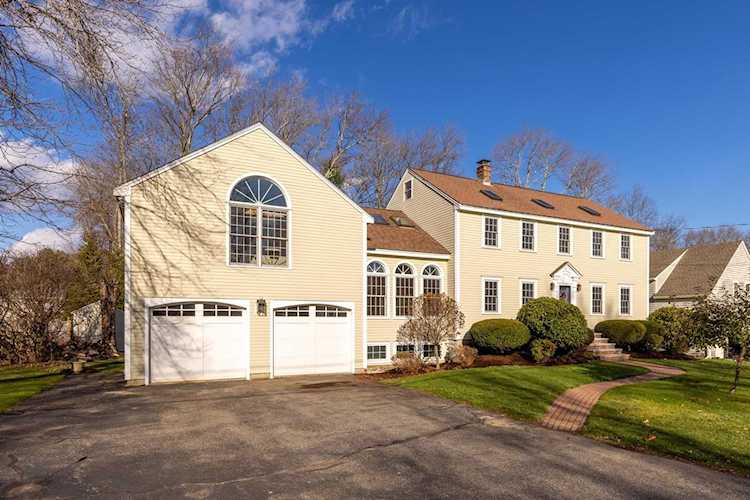 15 Randall St Hampton, NH 03842