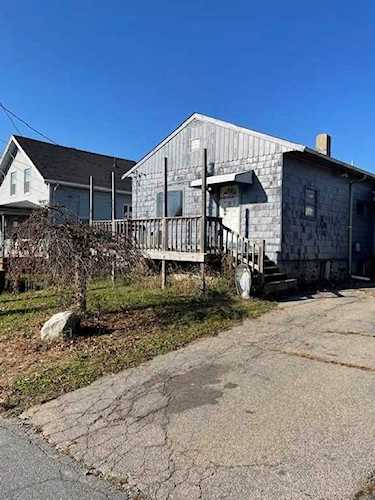19 Hope St Acushnet, MA 02743
