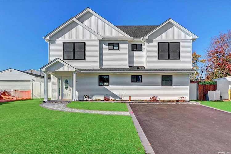 8 Gull Road Hicksville, NY 11801