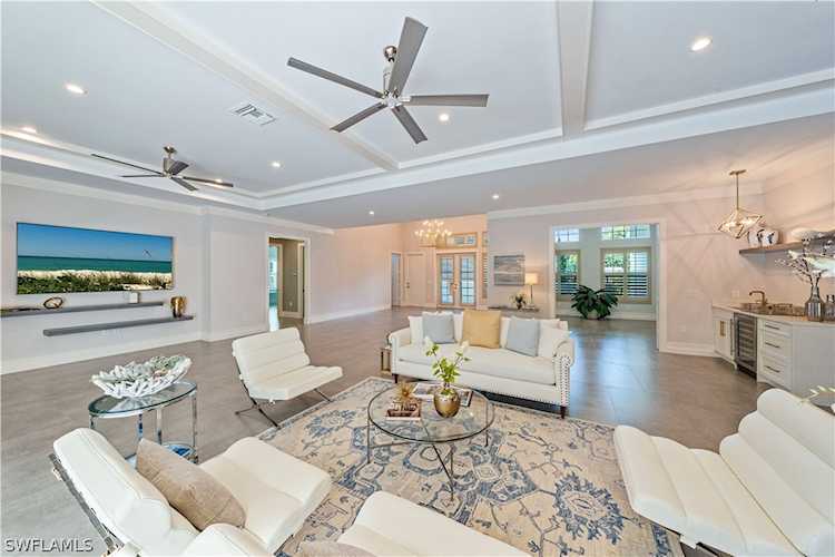 1086 Michigan Ave Naples, FL 34103