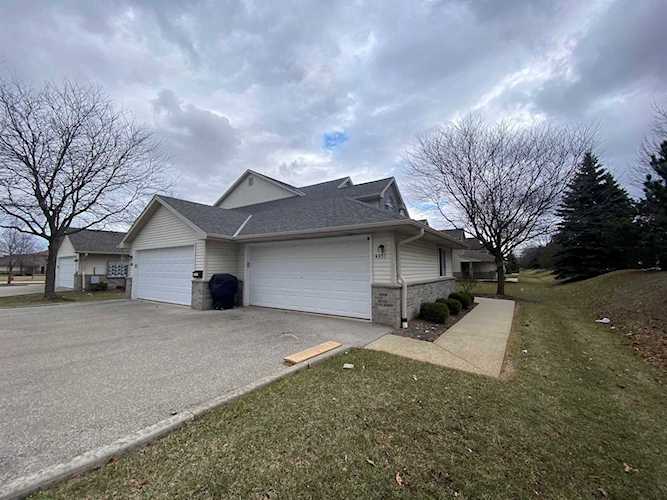 4851 W Maple Leaf Cir Greenfield, WI 53220