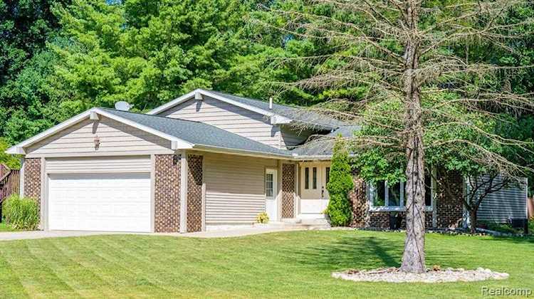 17 Bayshore Dr Battle Creek, MI 49015