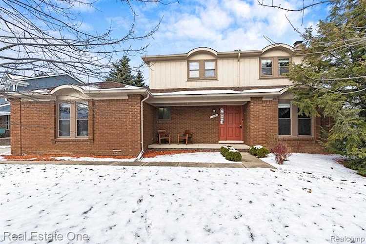 149 Foxboro, Rochester Hills, MI 48309 in Foxboro Sub|Oakland MLS# 60174907 Photo 1