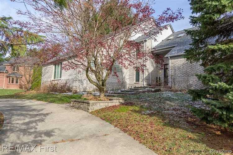 5697 Crystal Creek Washington, MI 48094