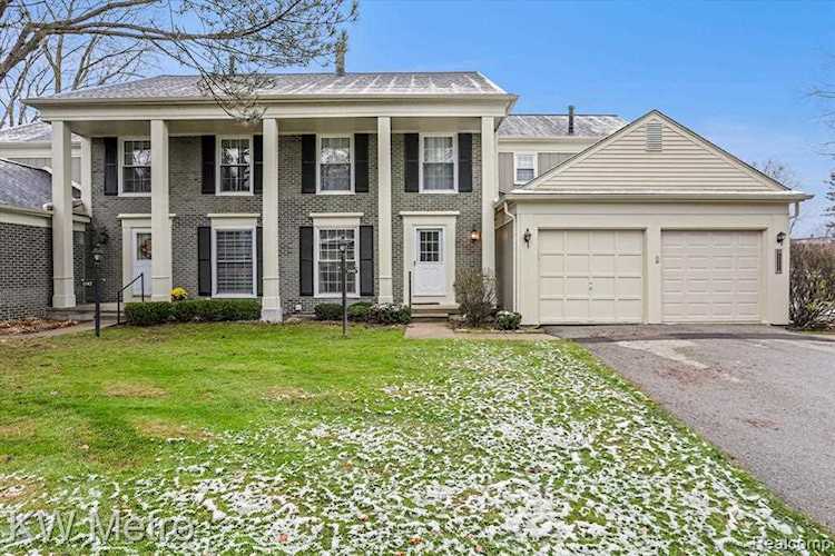 1149 Pine Ridge Rochester Hills, MI 48306