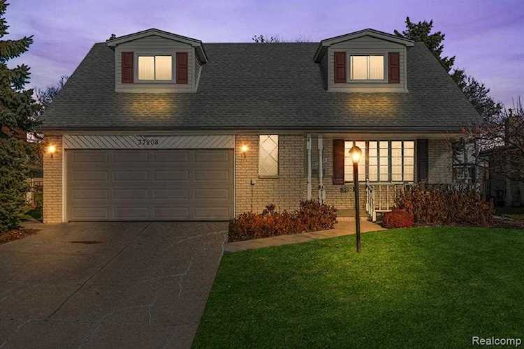 37208 Tricia Sterling Heights, MI 48310