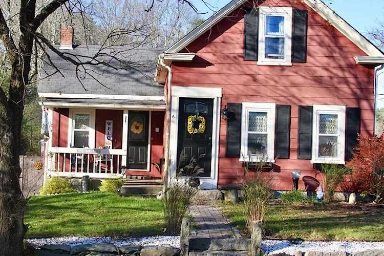 6 Smith St Middleboro, MA 02346