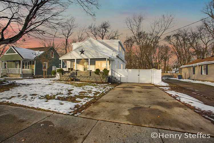 313 Maplelawn St SE Grand Rapids, MI 49548 | MLS 22049101 Photo 1