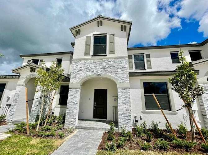 14761 SW 181st Ter Miami, FL 33187