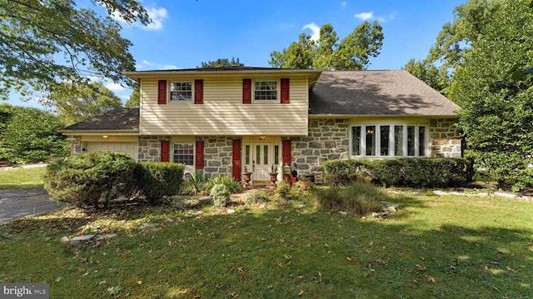 305 Parry Rd Cinnaminson, NJ 08077