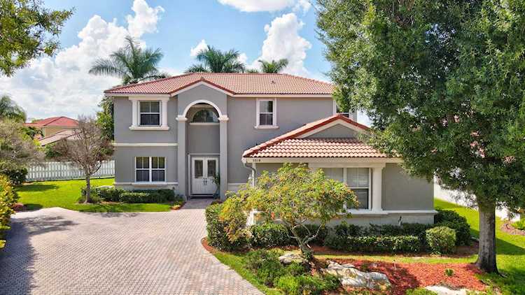 5918 Bay Hill Circle Lake Worth, FL 33463
