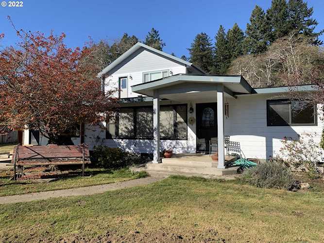 246 Lundeen RD Brookings, OR 97415