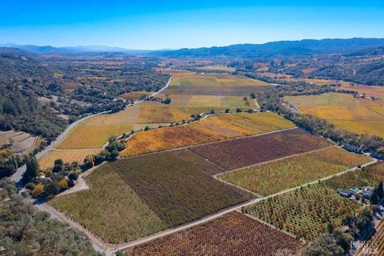 7011 Dry Creek Road Healdsburg, CA 95448