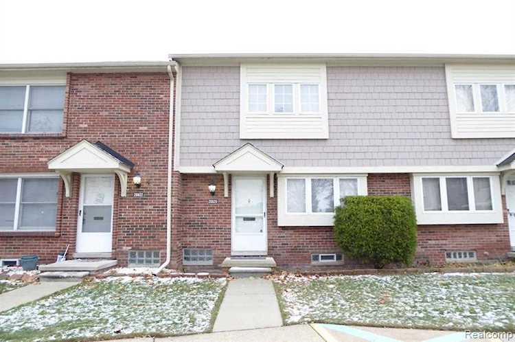 20020 Great Oaks Circle S Clinton Township, MI 48036