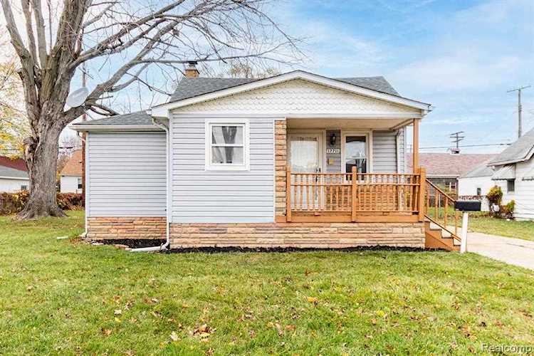 17711 Lowell Roseville, MI 48066