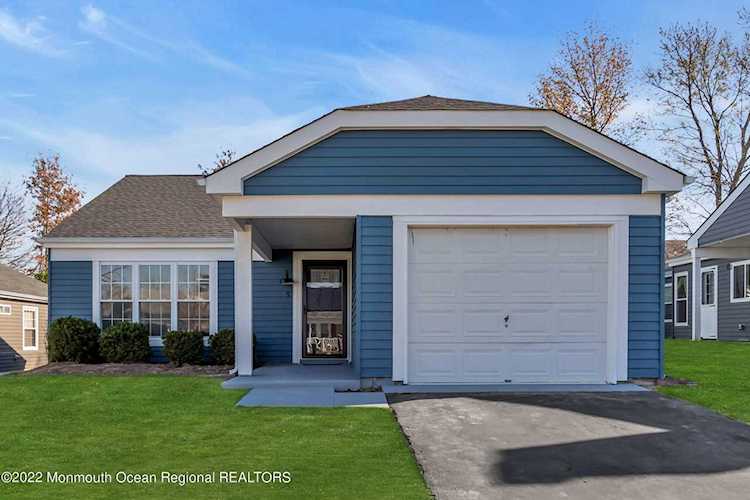 5 Elmswell Ave Manchester, NJ 08759